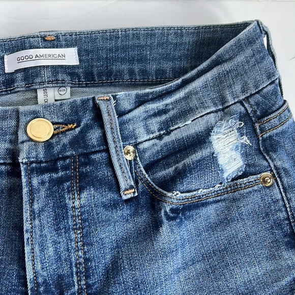 Good American Good Legs Blue 187 skinny jean w some distressing and zip closure - Picture 4 of 16